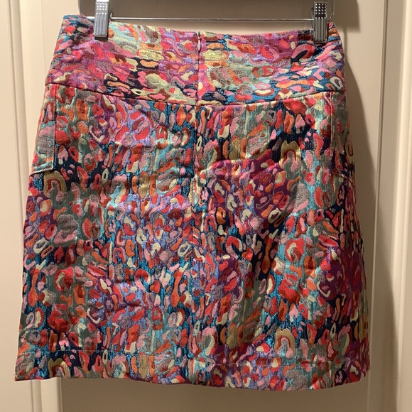 Beautiful mini skirt, great condition size small - Picture 2 of 2